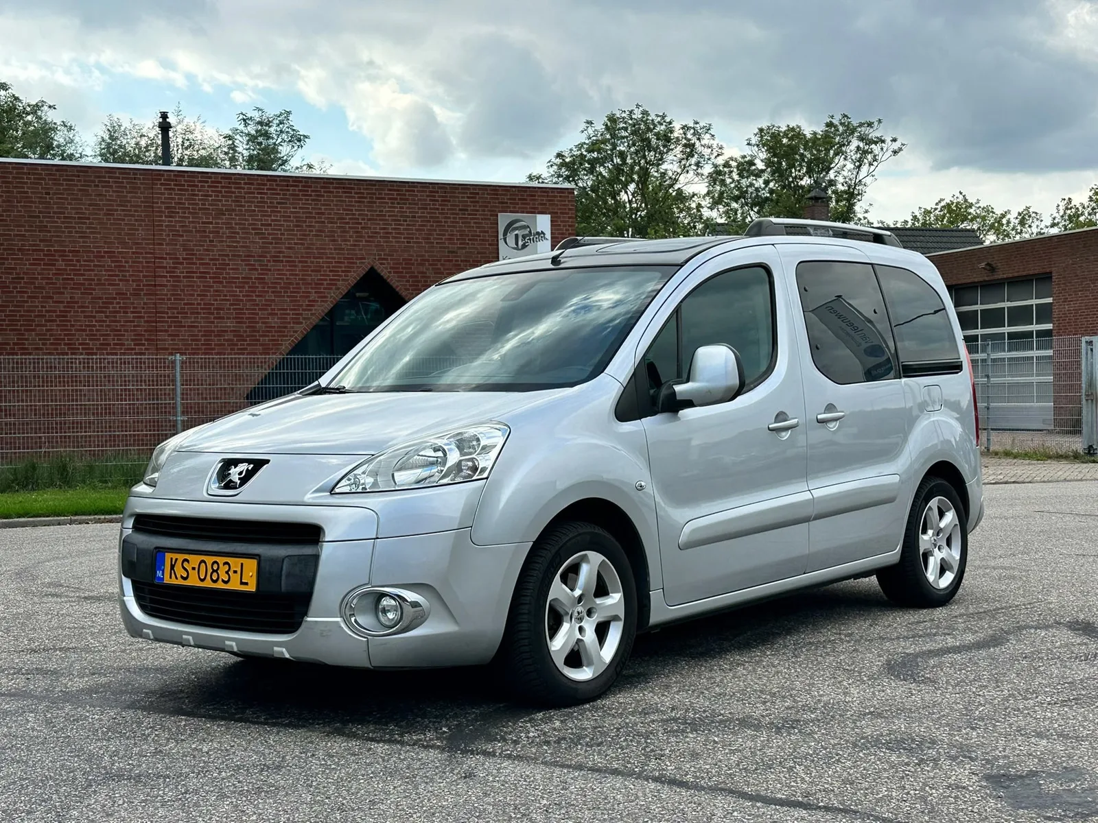 Peugeot Partner (2010) — foto 1