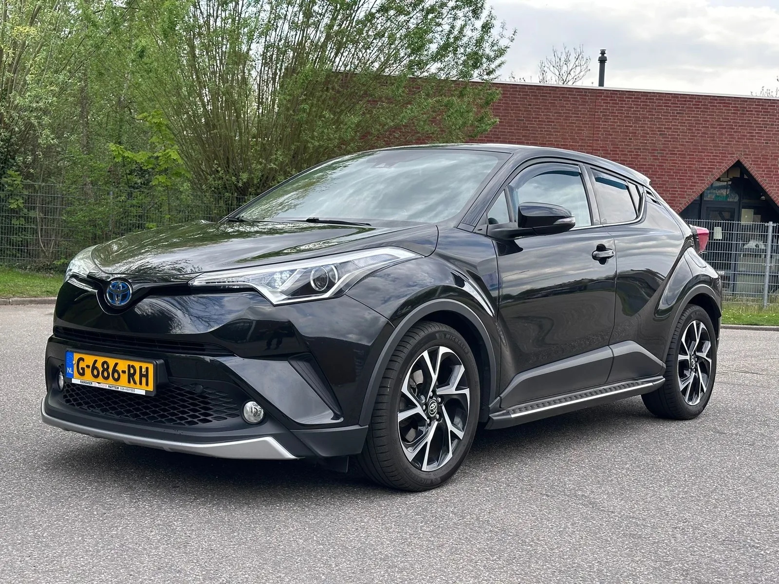 Toyota C-HR (2019) — foto 1