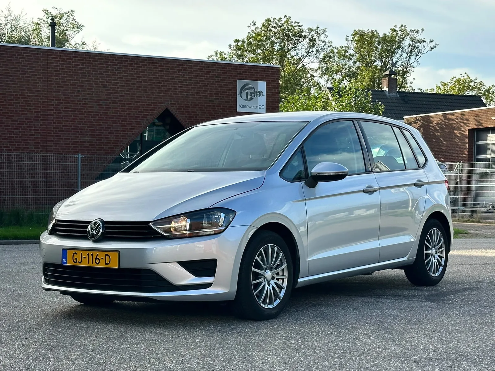 Volkswagen Golf Sportsvan (2015) — foto 1