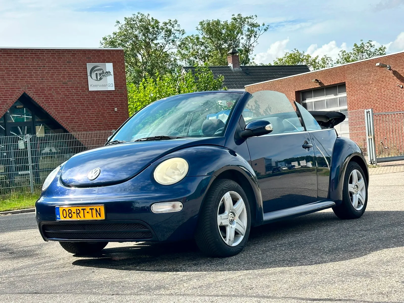 Volkswagen New Beetle (2005) — foto 1