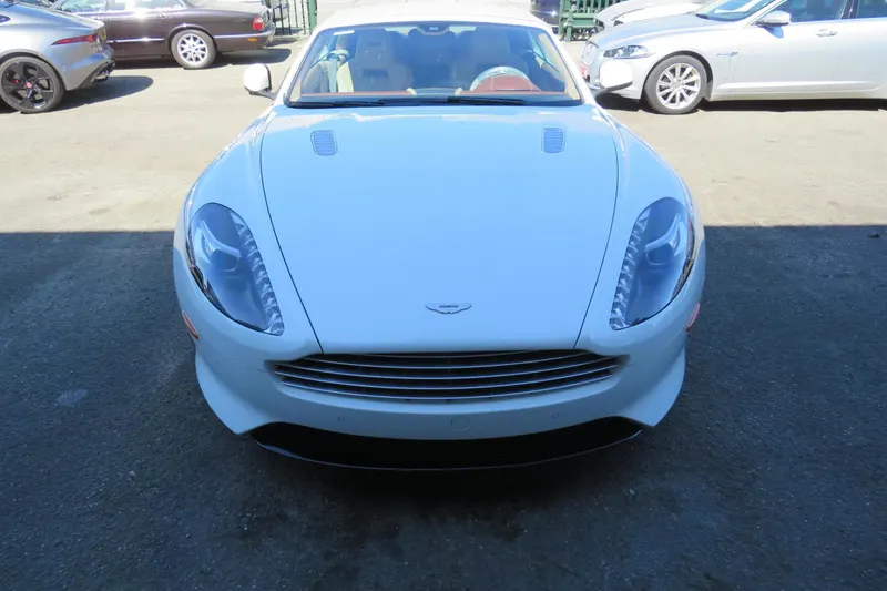 Aston Martin DB9 (2016)