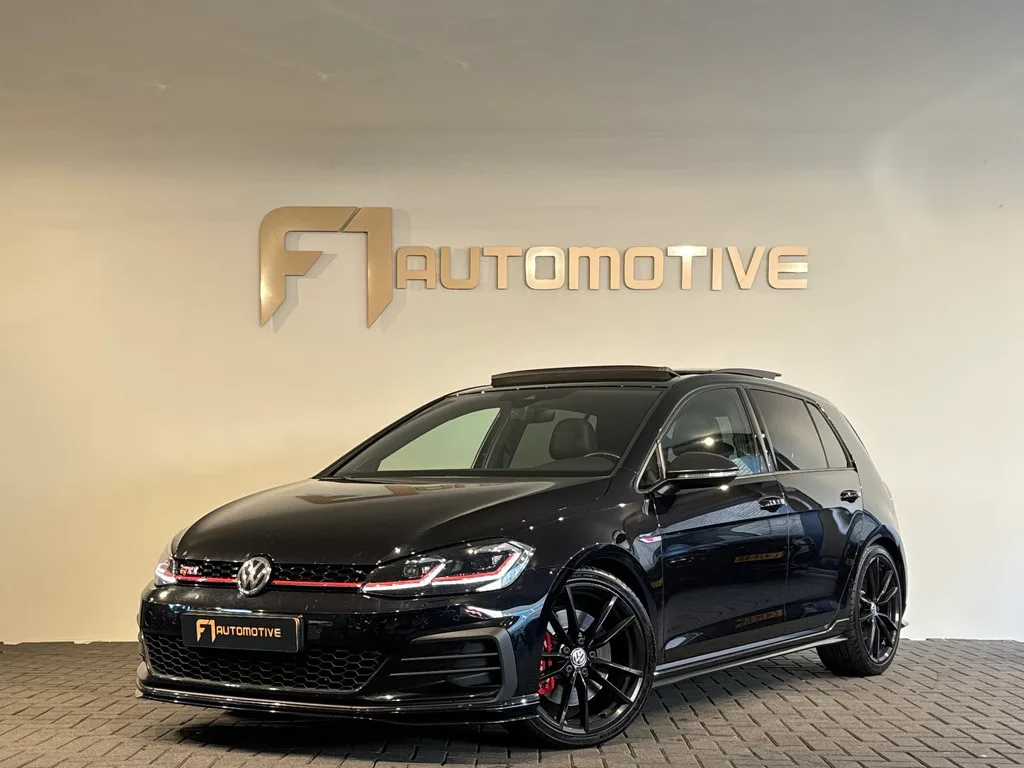 Volkswagen Golf (2019) — foto 1