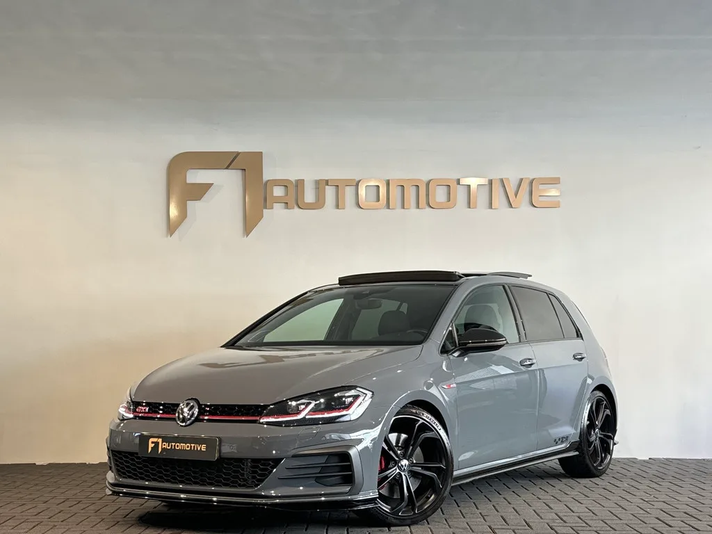 Volkswagen Golf (2019) — foto 1
