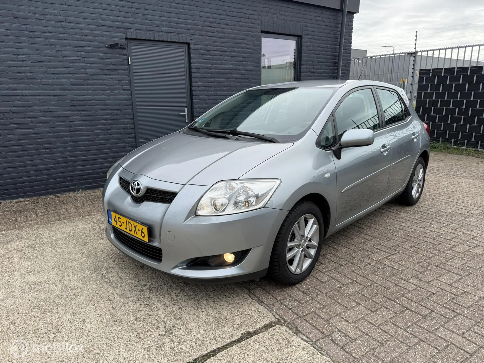 Toyota Auris (2009) — foto 1