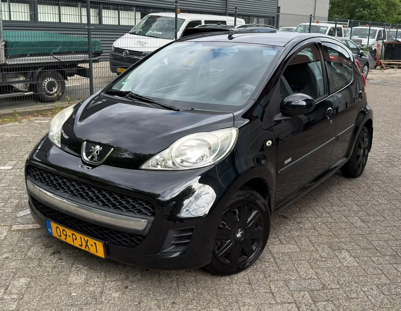 Peugeot 107 (2011) — foto 1