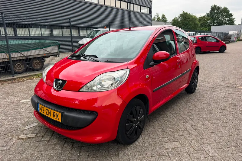 Peugeot 107 (2008)