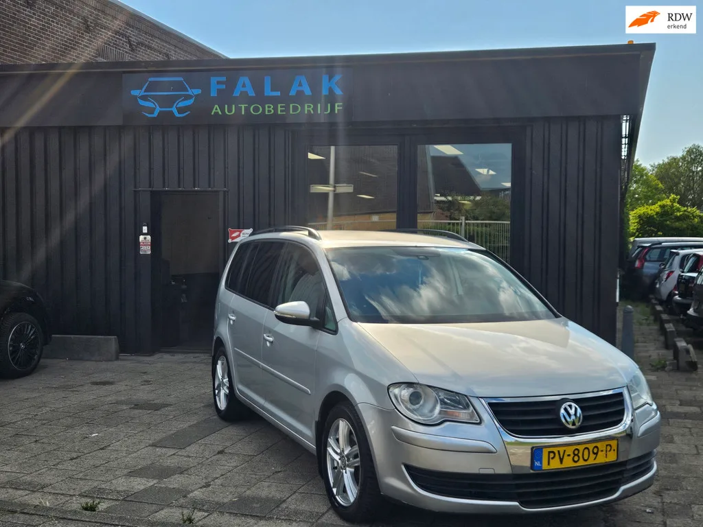 Volkswagen Touran (2010) — foto 1