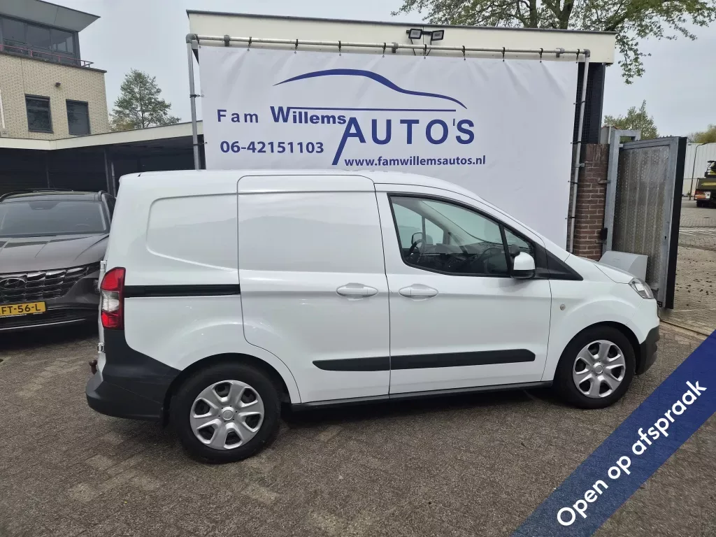Ford Transit Courier (2016) — foto 1