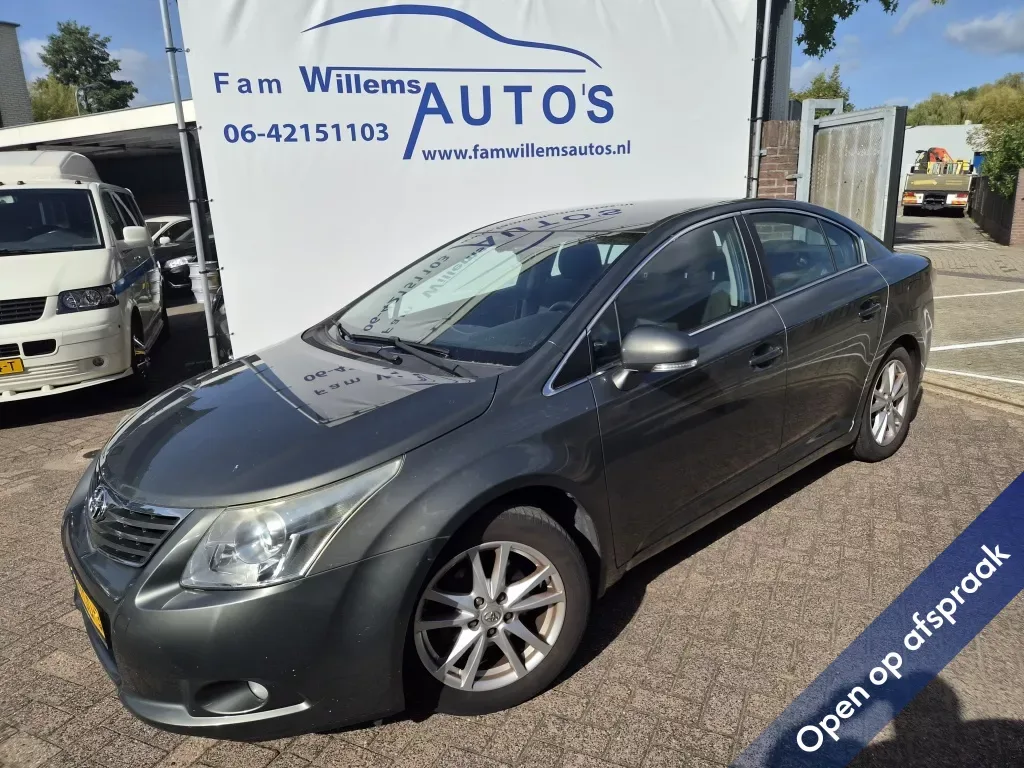 Toyota Avensis (2010) — foto 1