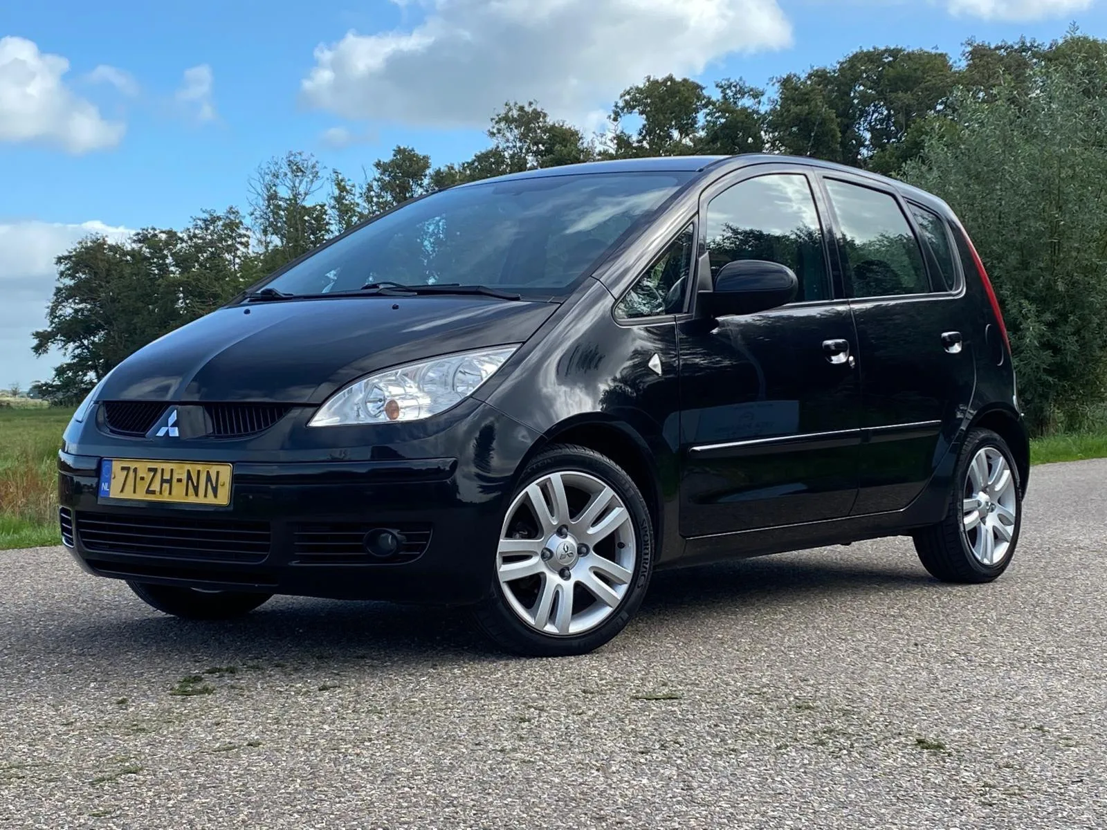 Mitsubishi Colt (2008) — foto 1
