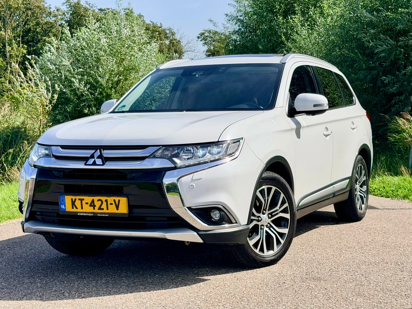 Mitsubishi Outlander (2017) — foto 1