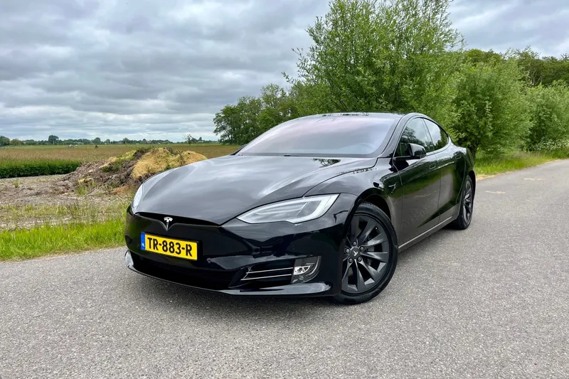 Tesla Model S (2018)