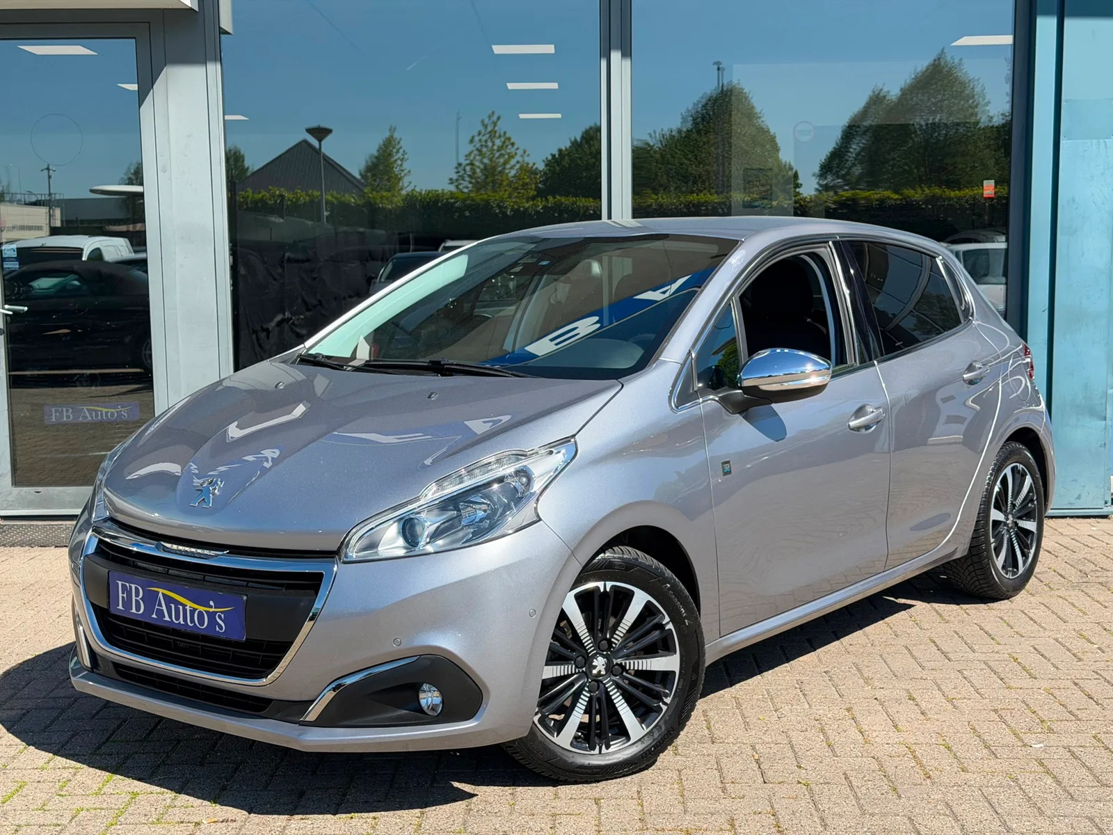 Peugeot 208 (2019) — foto 1