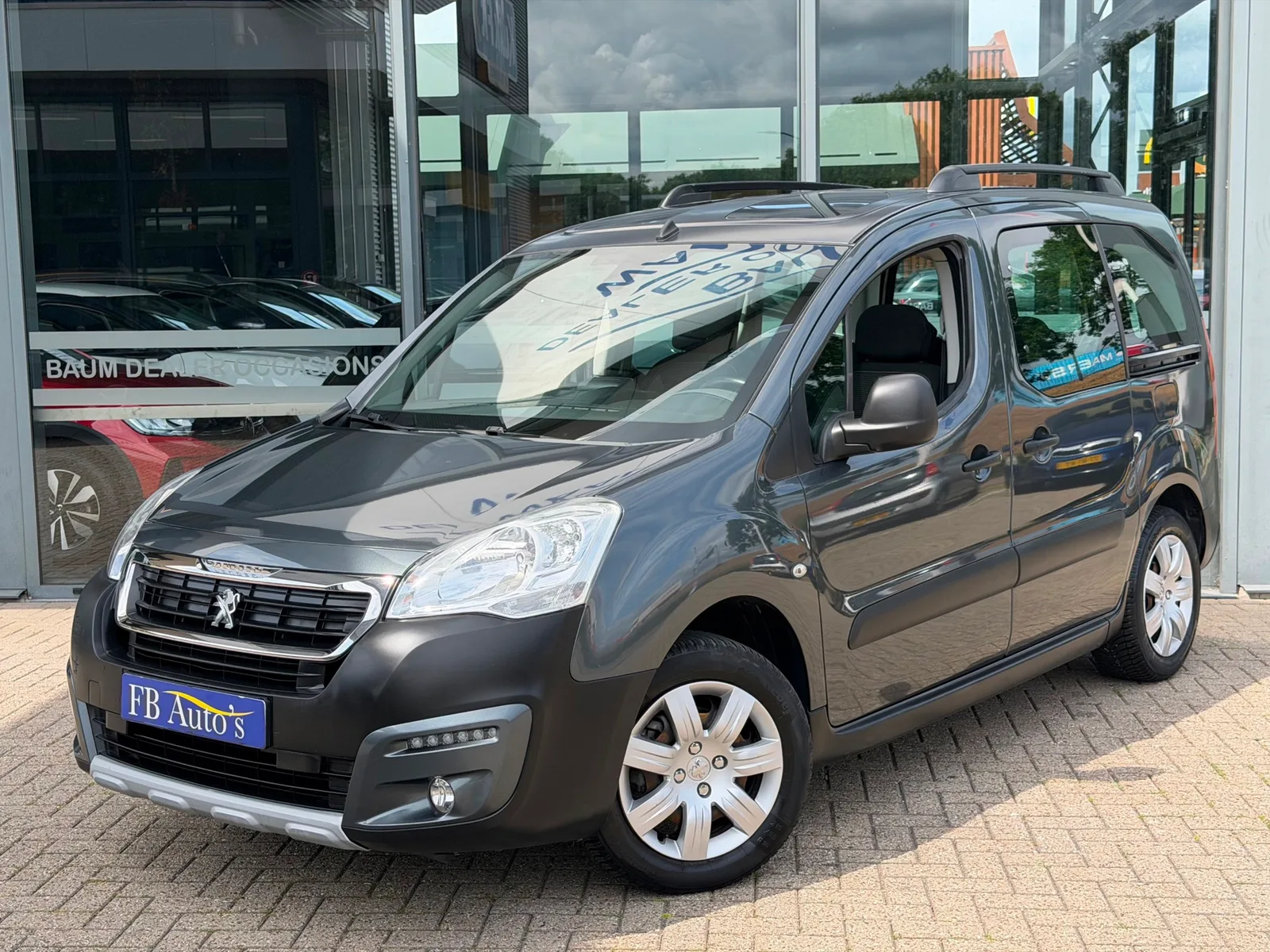 Peugeot Partner (2017) — foto 1