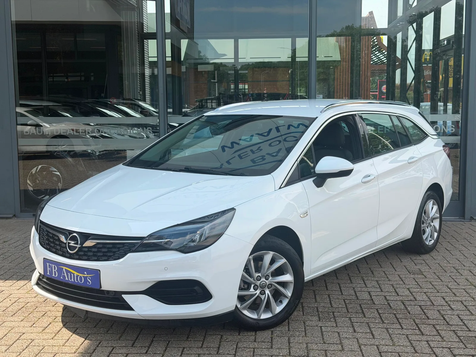 Opel Astra (2021) — foto 1