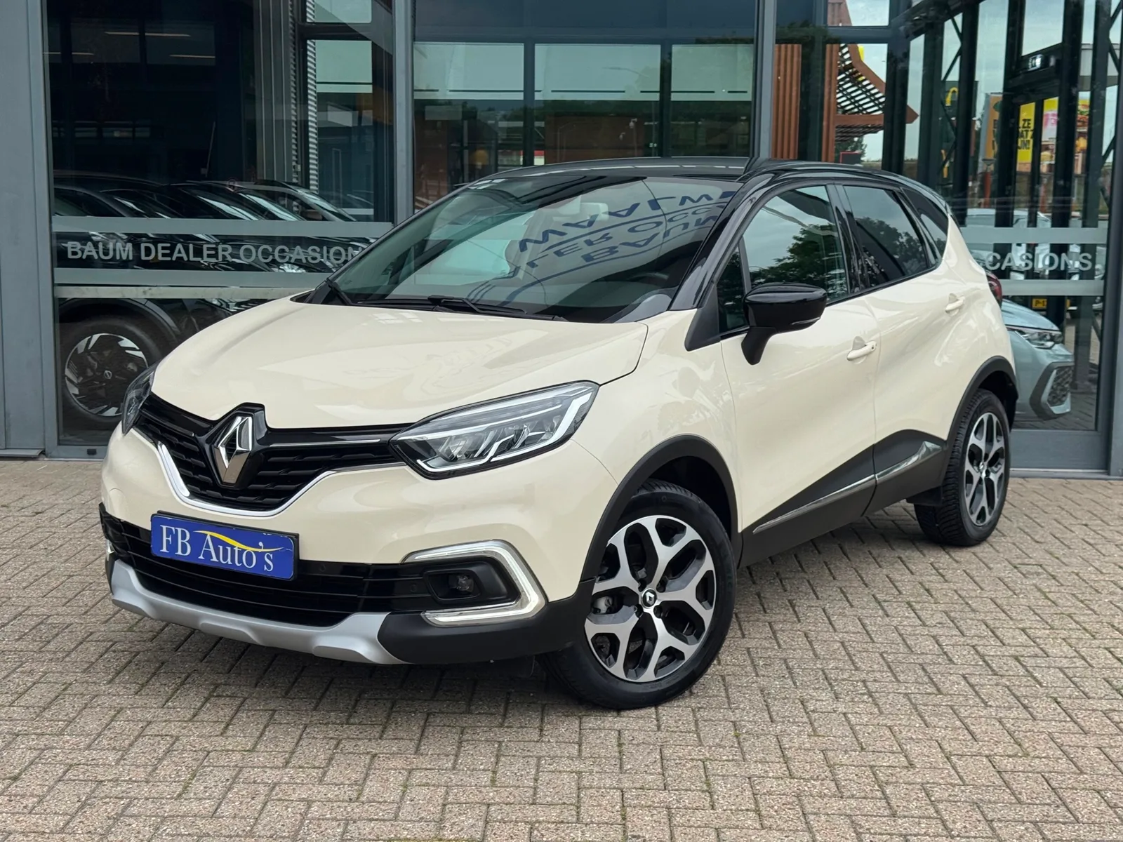 Renault Captur (2017) — foto 1