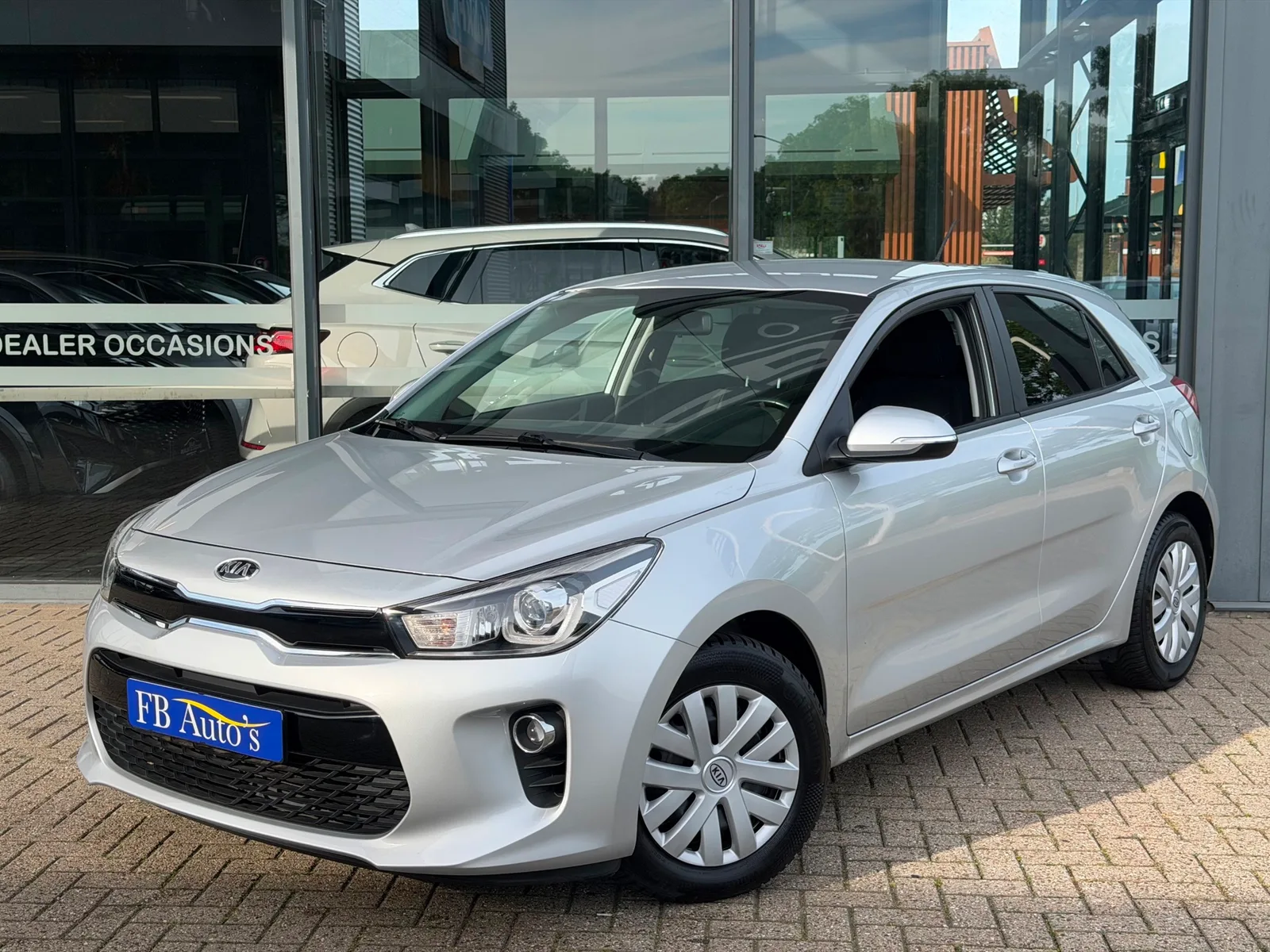 Kia Rio (2017) — foto 1