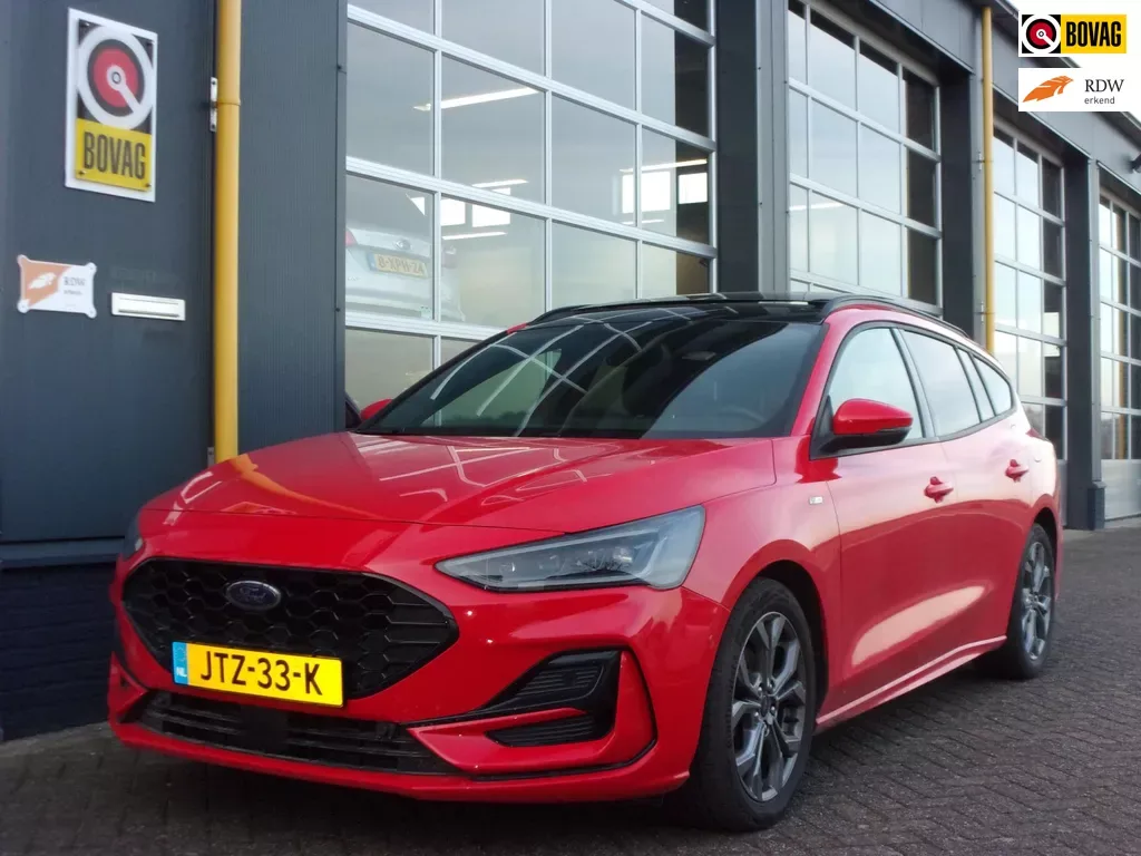 Ford Focus (2022) — foto 1