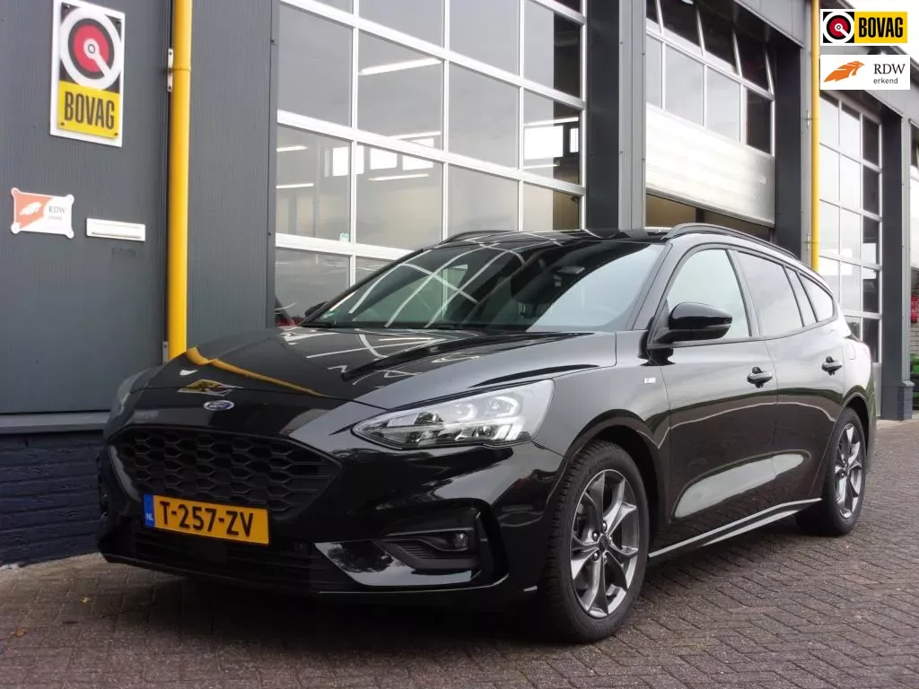Ford Focus (2022) — foto 1