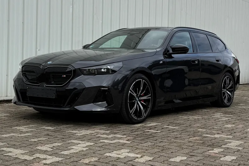 BMW i5 (2024)