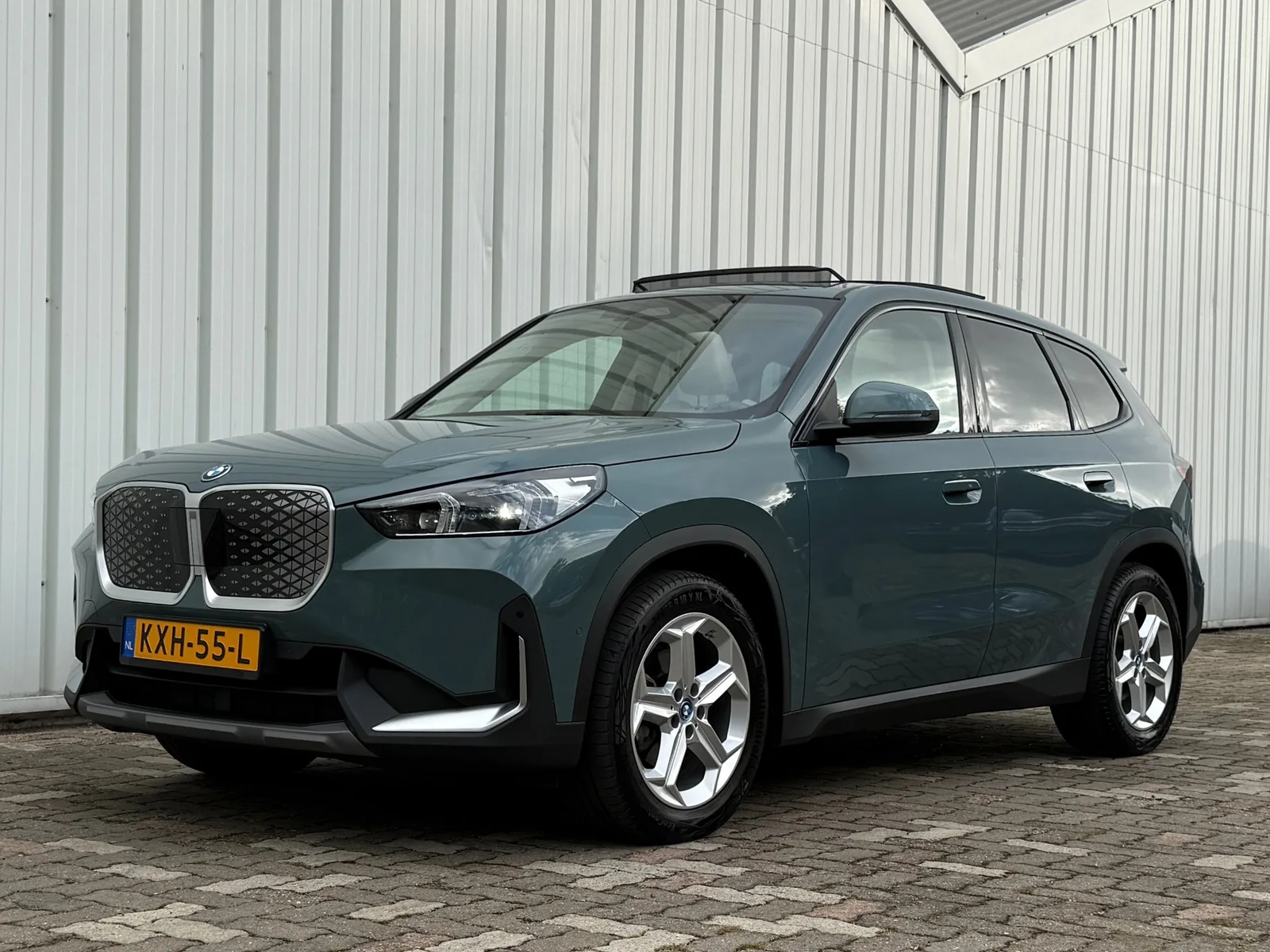 BMW iX1 (2024) — foto 1