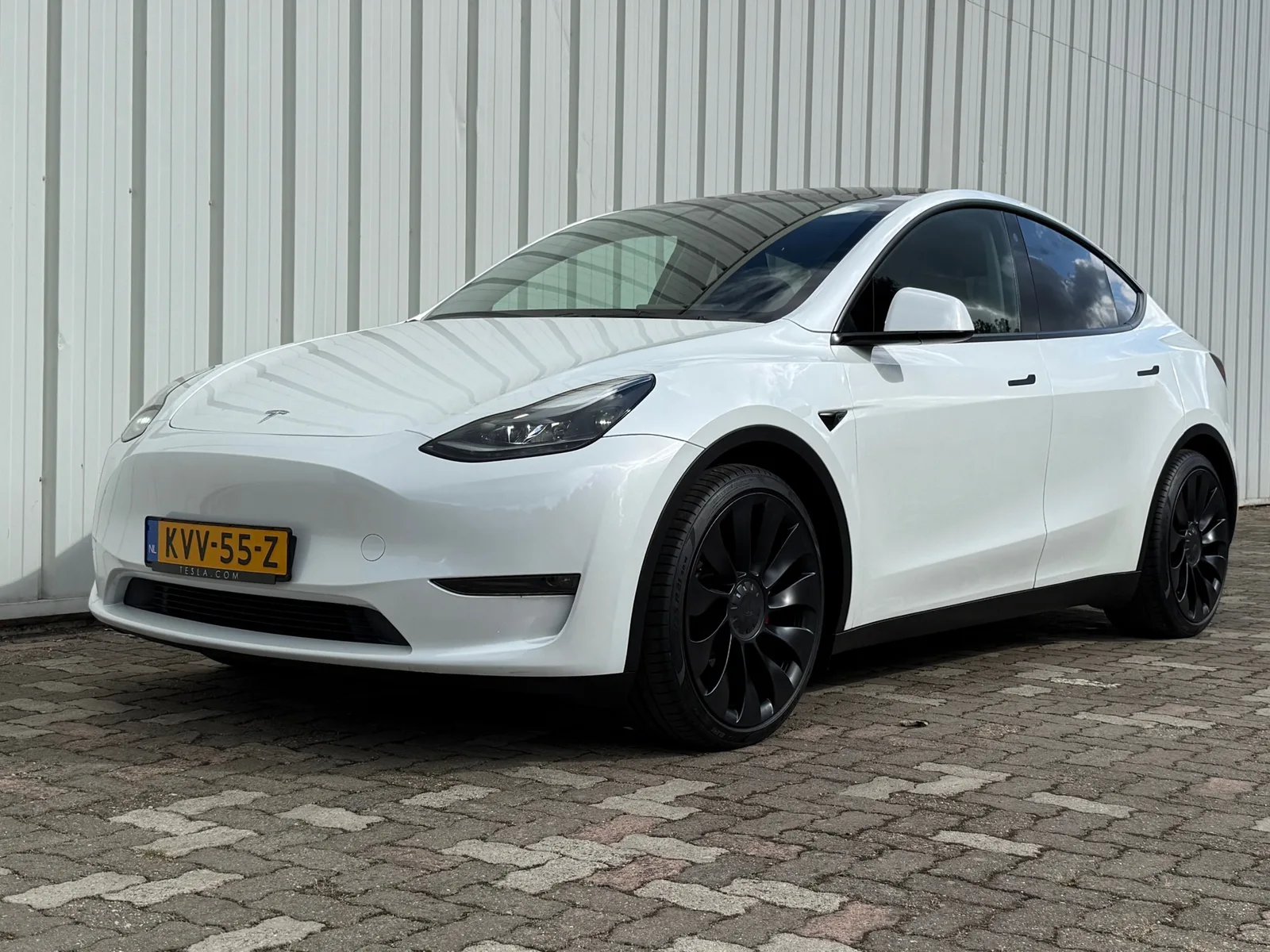 Tesla Model Y (2023) — foto 1