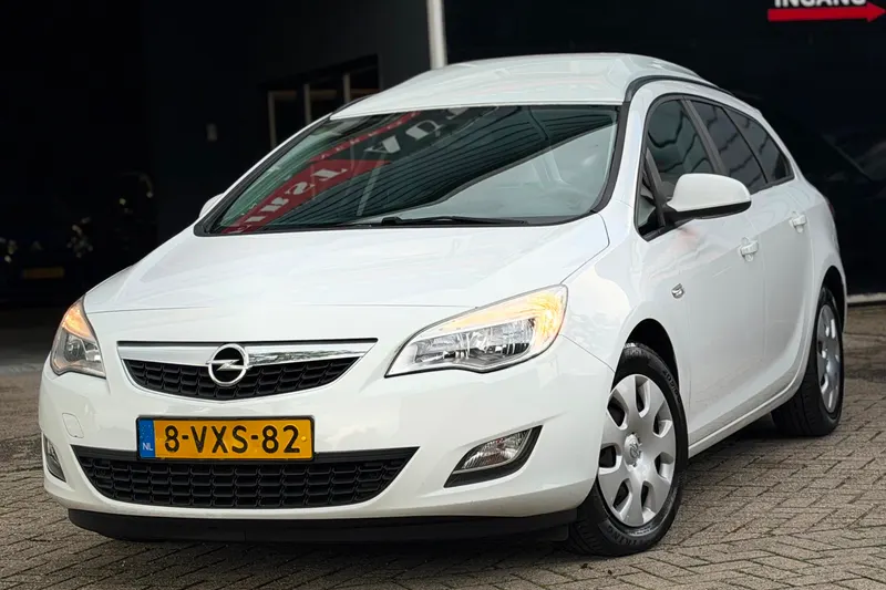 Opel Astra Sports Tourer (2012)