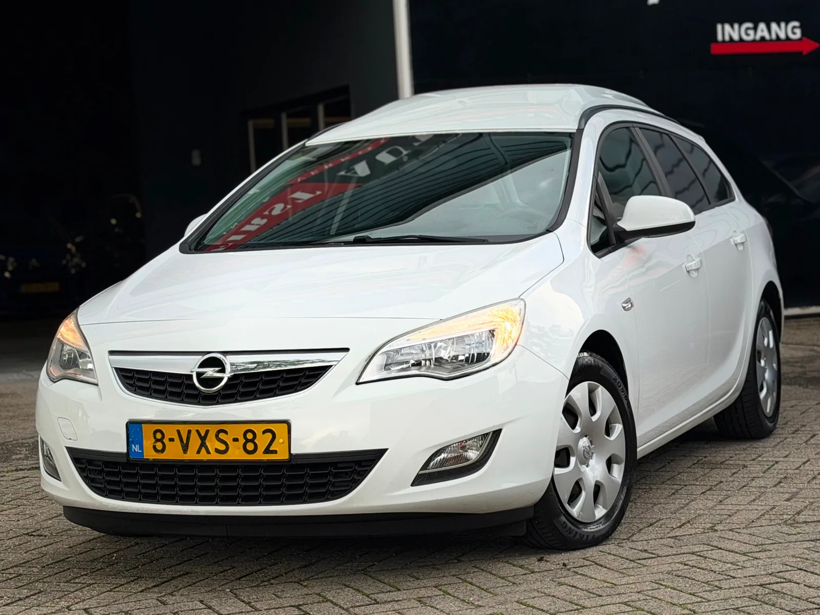 Opel Astra (2012) — foto 1