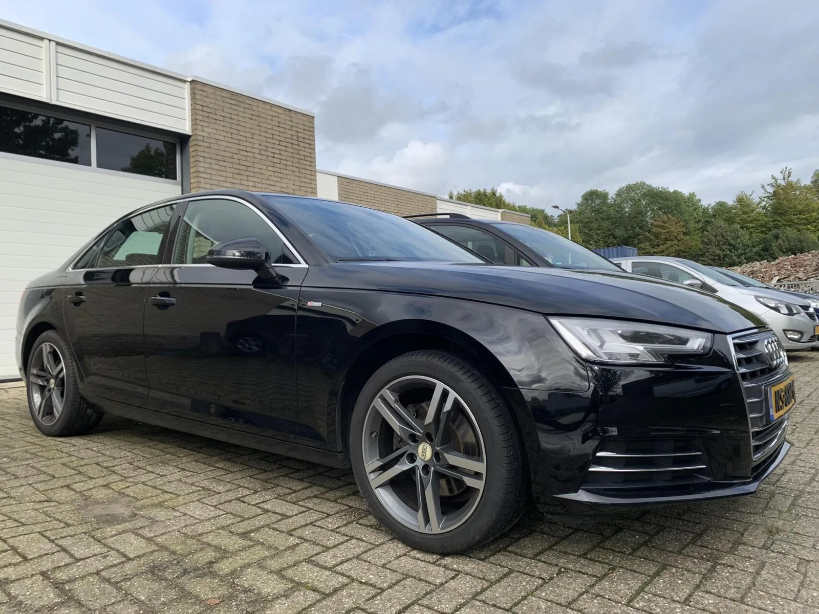 Audi A4 (2017) — foto 1