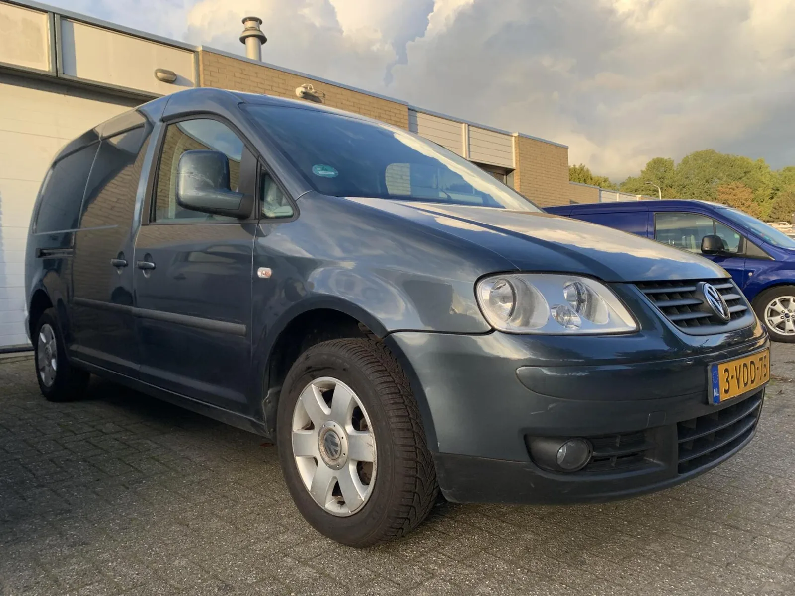 Volkswagen Caddy (2009) — foto 1