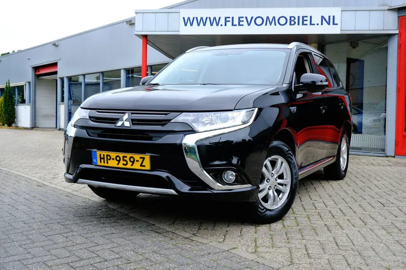 Mitsubishi Outlander (2015)
