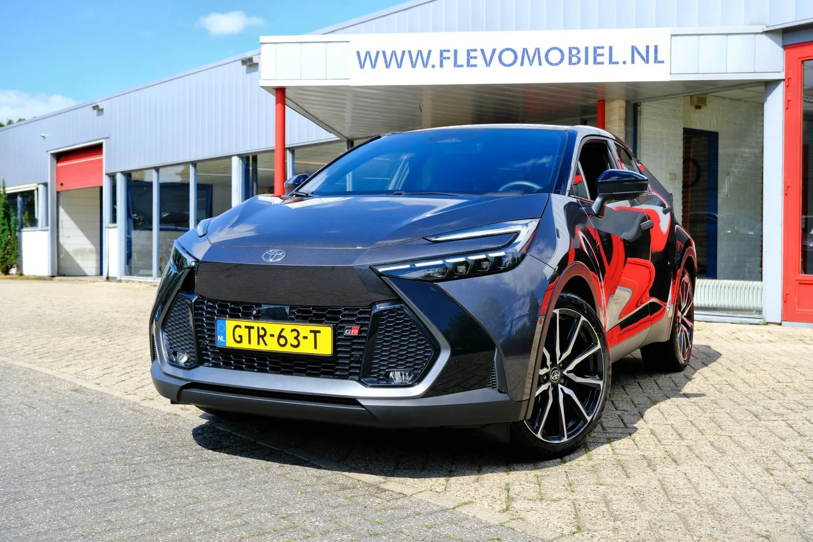 Toyota C-HR (2024) — foto 1