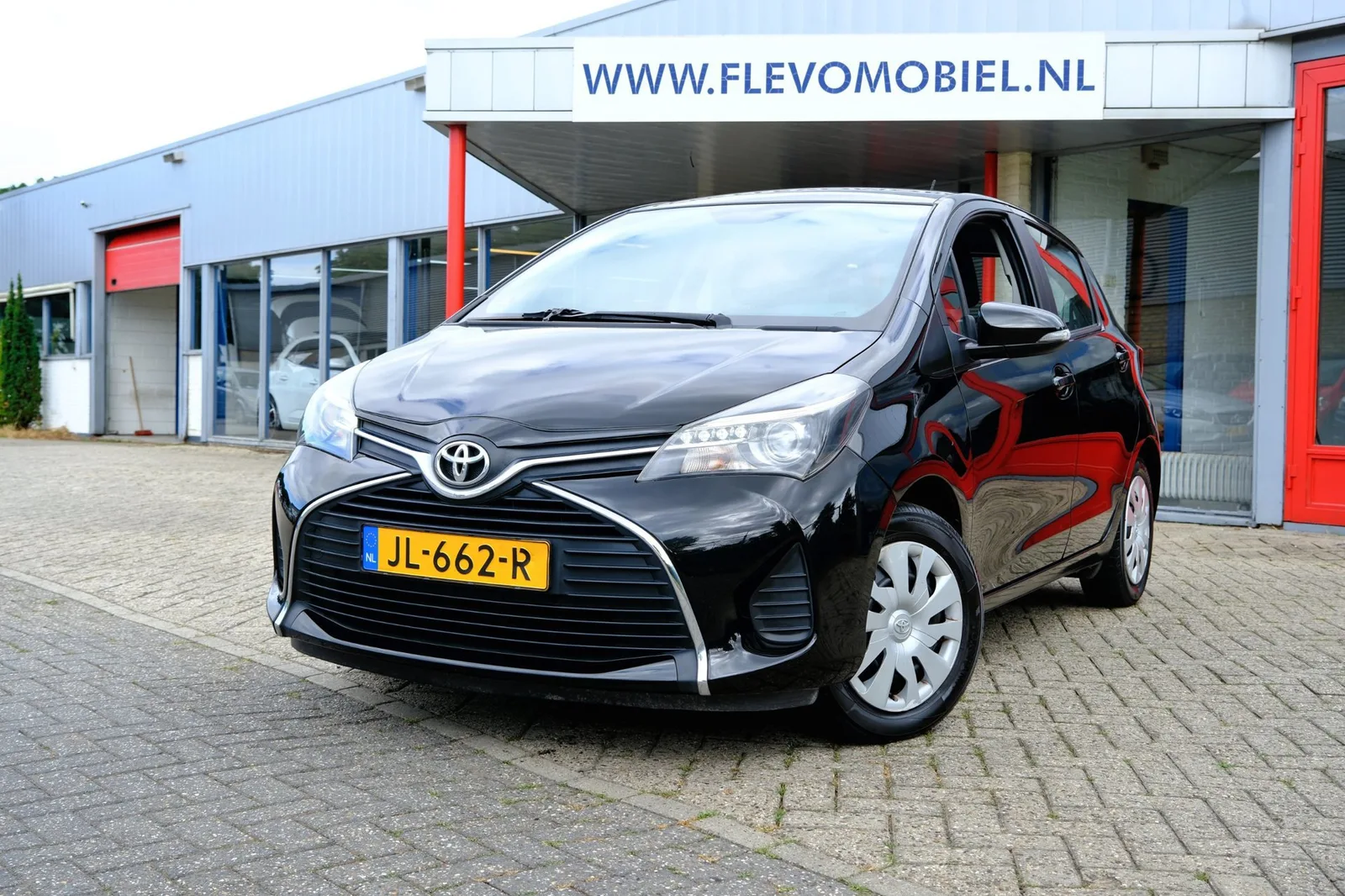 Toyota Yaris (2016) — foto 1