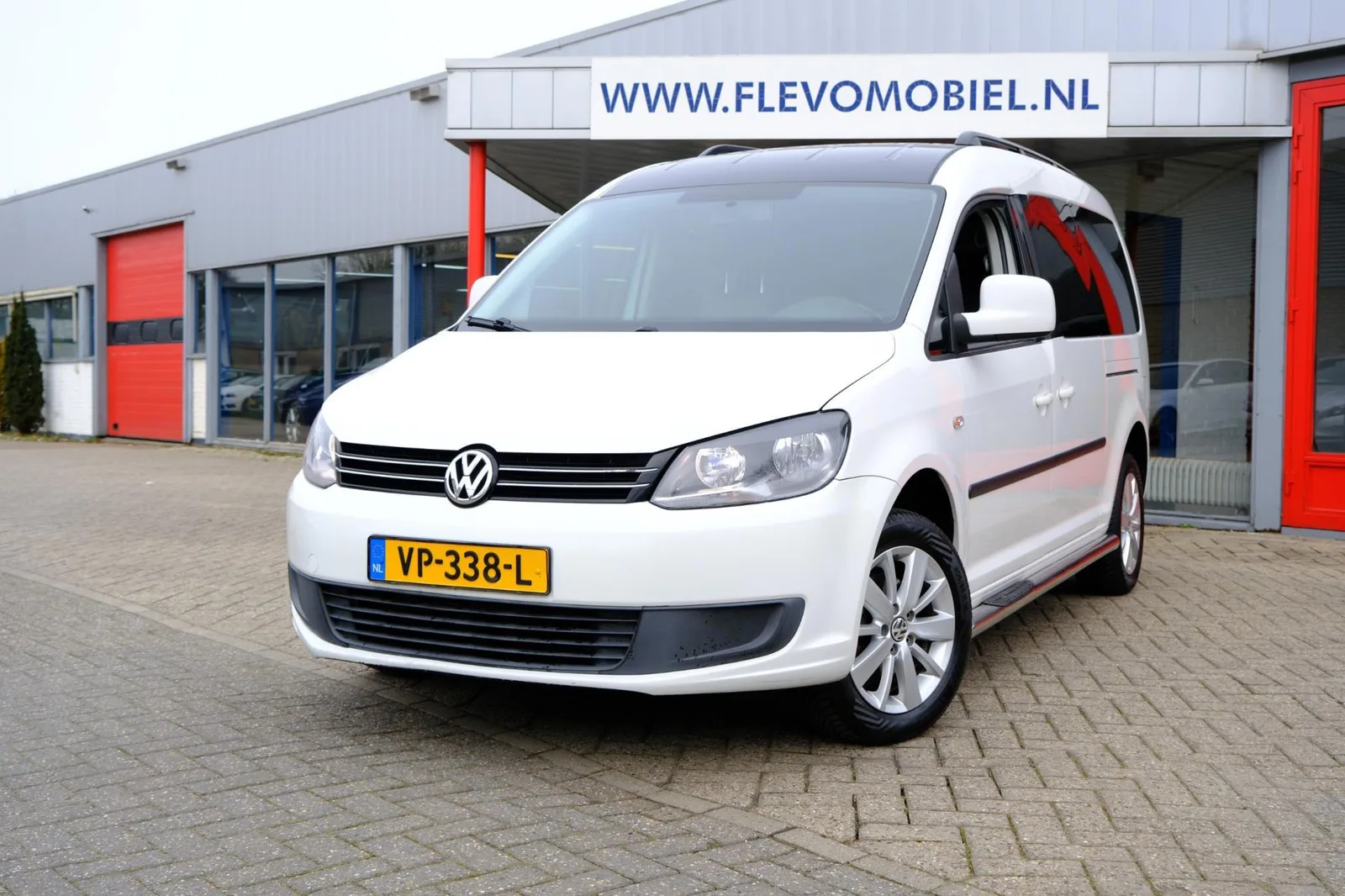 Volkswagen Caddy (2013) — foto 1