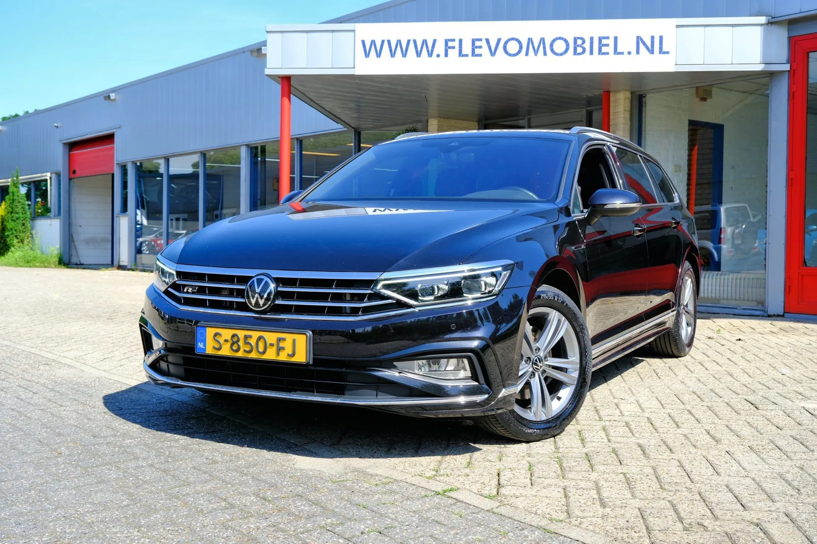 Volkswagen Passat (2023) — foto 1