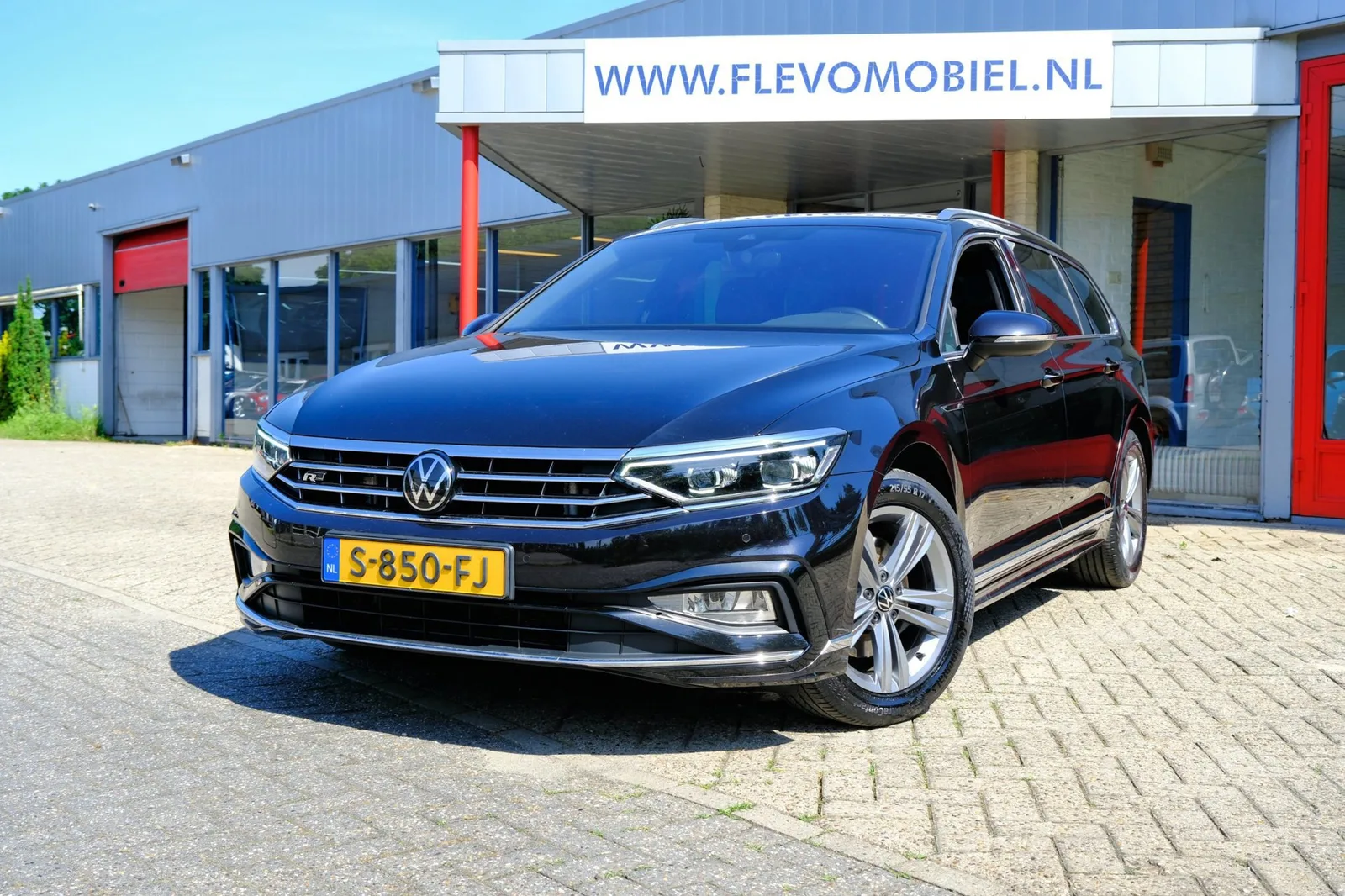 Volkswagen Passat (2023) — foto 1