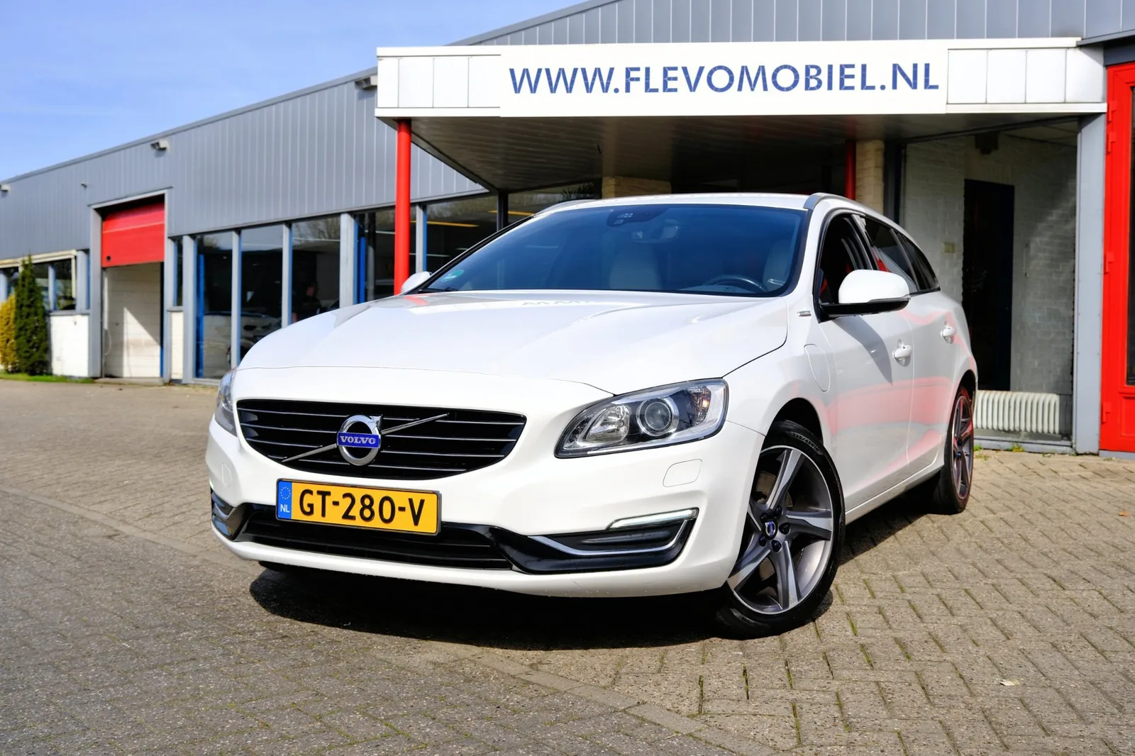 Volvo V60 (2015) — foto 1
