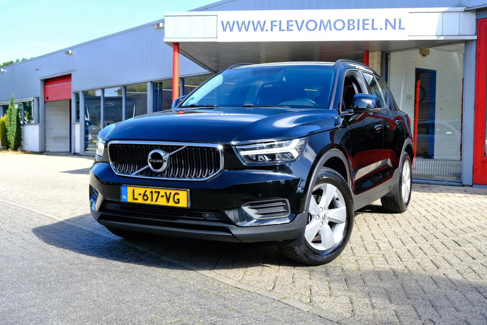 Volvo XC40 (2021) — foto 1