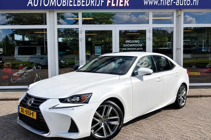 Lexus IS (2017)