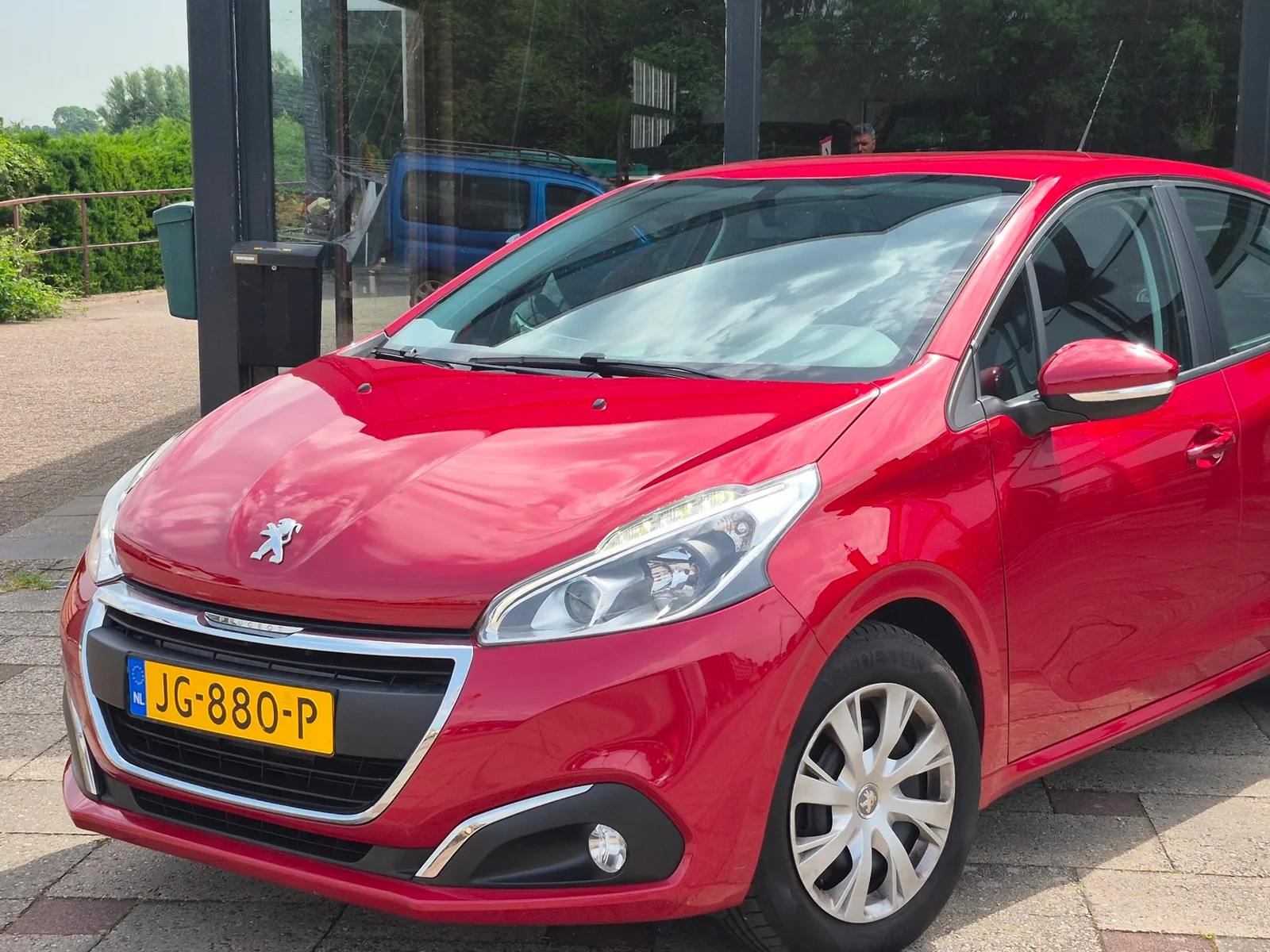 Peugeot 208 (2016) — foto 1