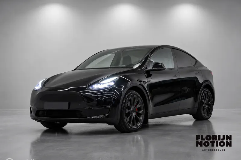 Tesla Model Y (2023)