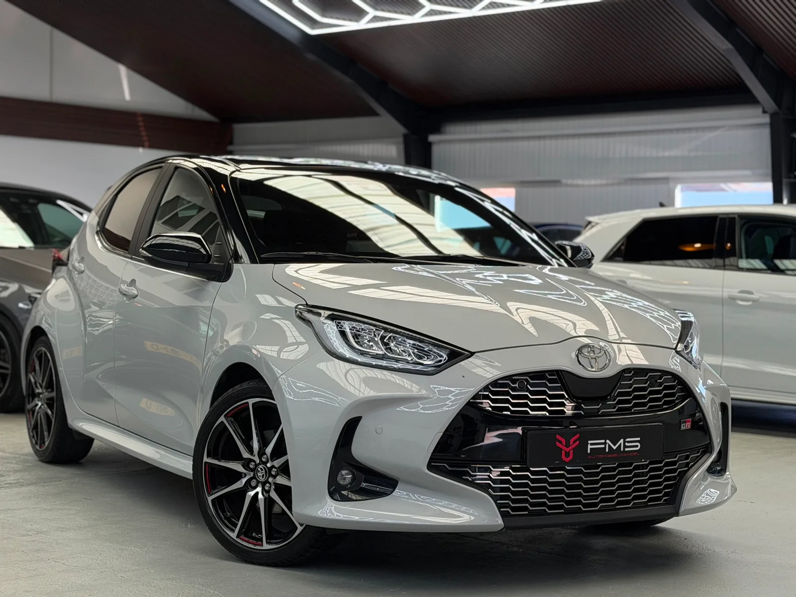 Toyota Yaris (2024) — foto 1