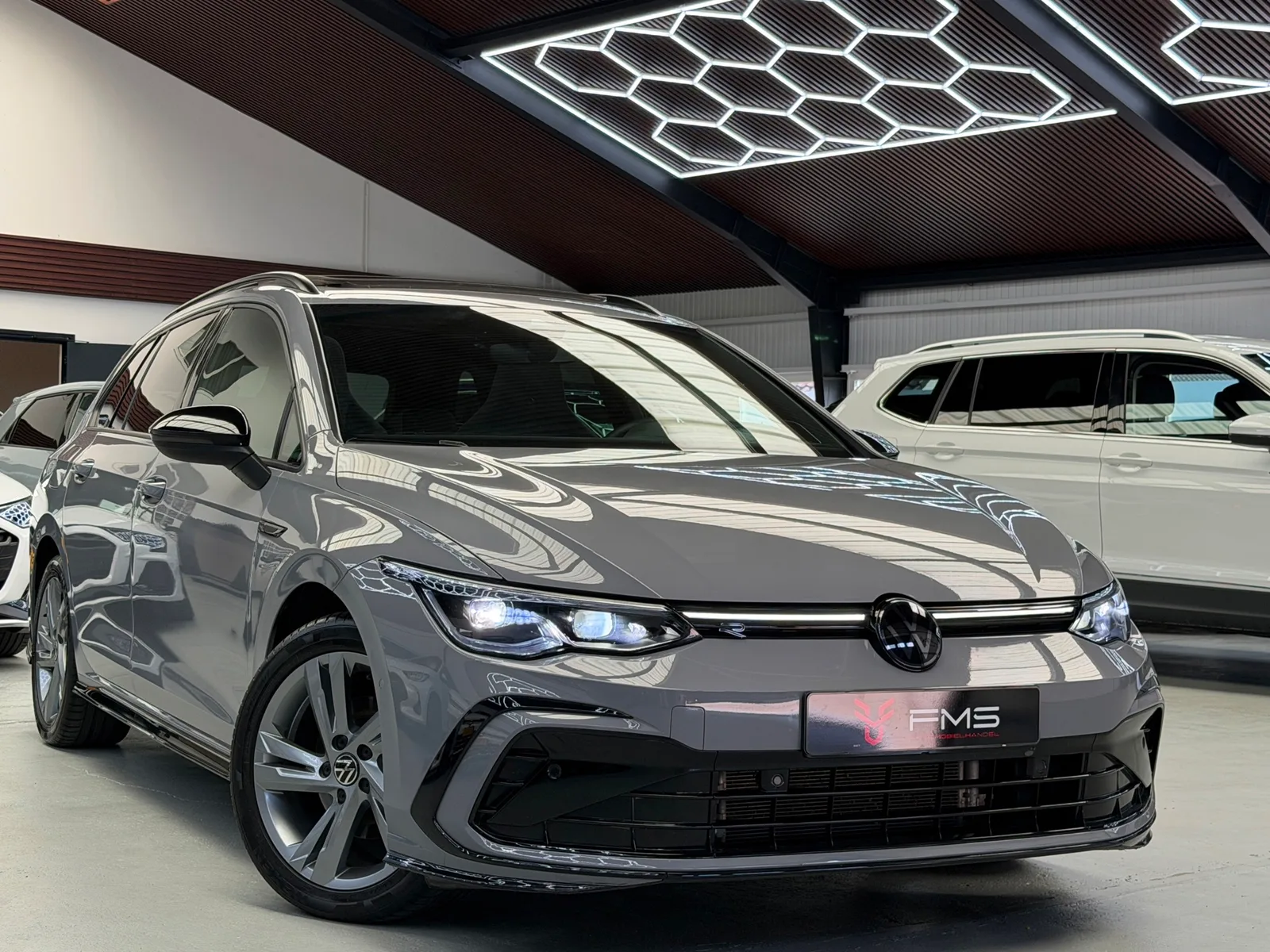 Volkswagen Golf (2023) — foto 1