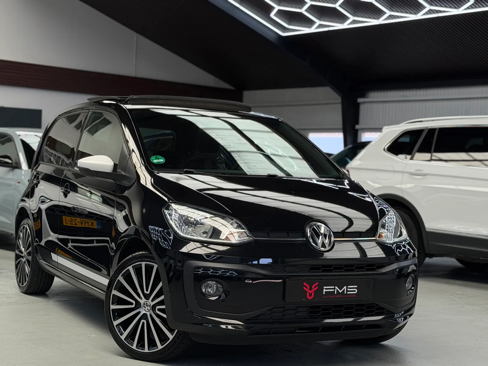 Volkswagen Up! (2017) — foto 1