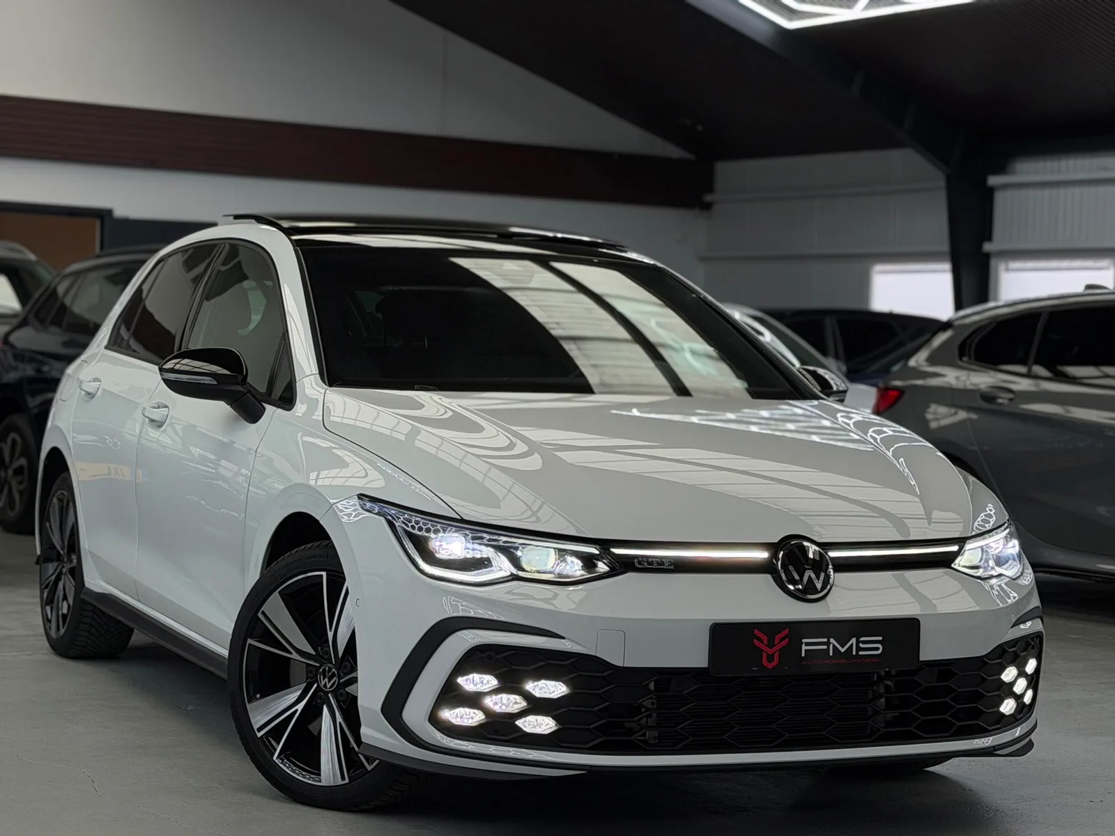Volkswagen Golf (2024) — foto 1