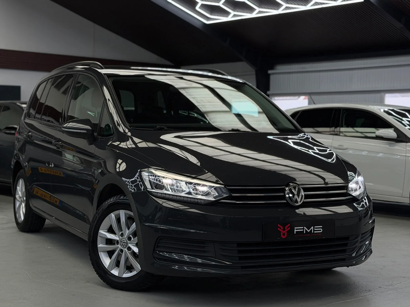 Volkswagen Touran (2017) — foto 1
