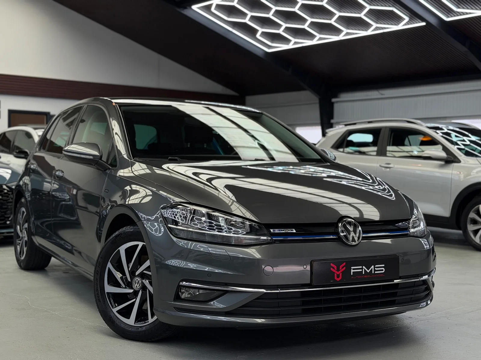 Volkswagen Golf (2018) — foto 1