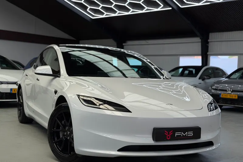 Tesla Model 3 (2024)