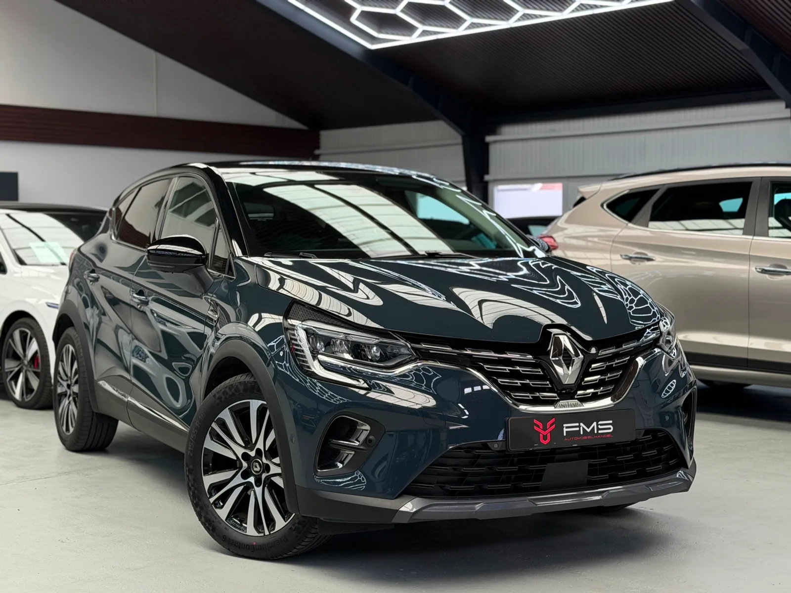 Renault Captur (2021) — foto 1