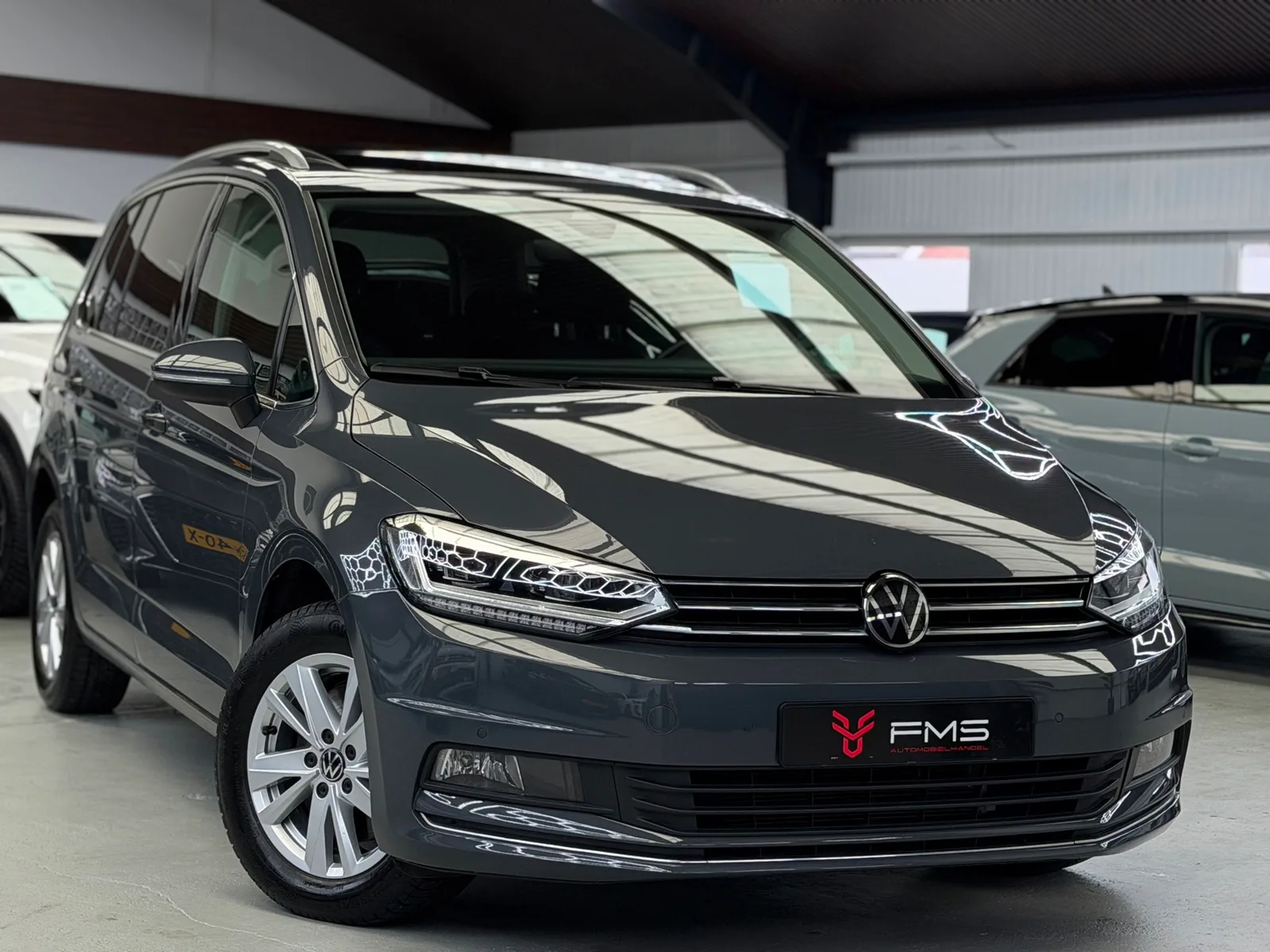 Volkswagen Touran (2022) — foto 1